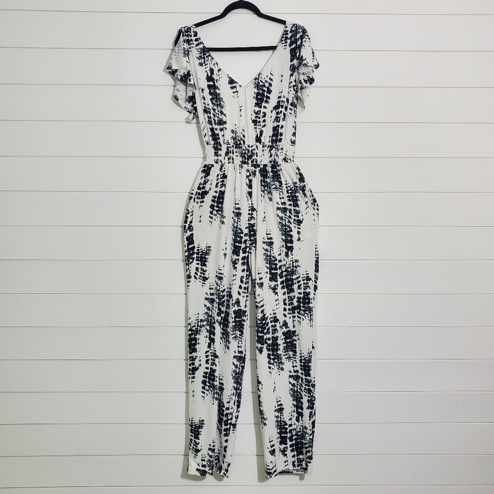 Emerald Sundae‎ Jumpsuit White & Black. Cut Out Back Lined and Wide Leg. Size: L